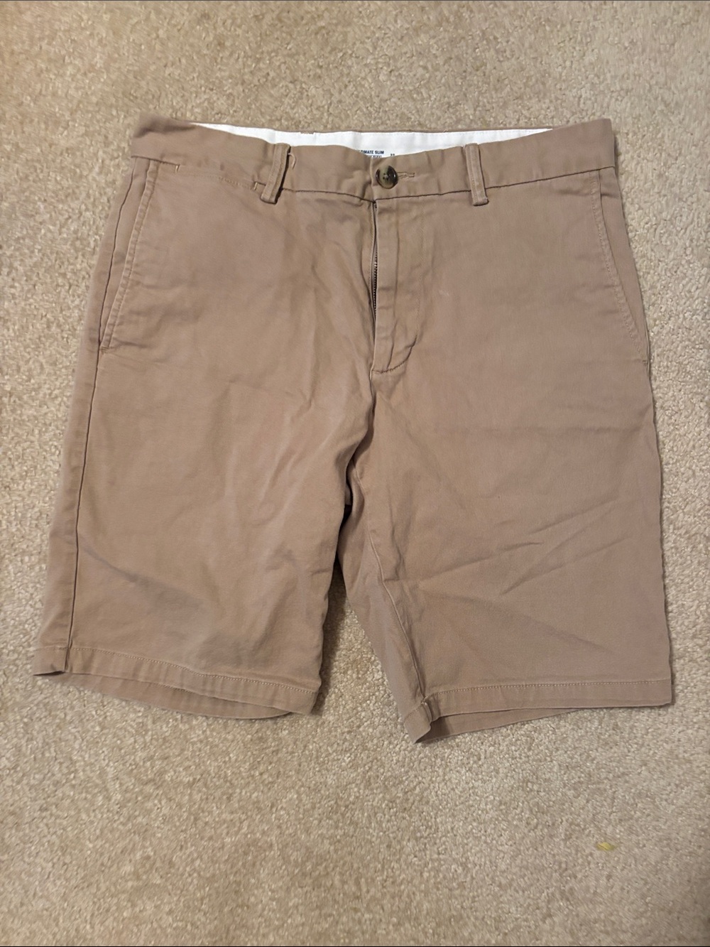 Old Navy Men's Flat-Front Chino Shorts in Khaki